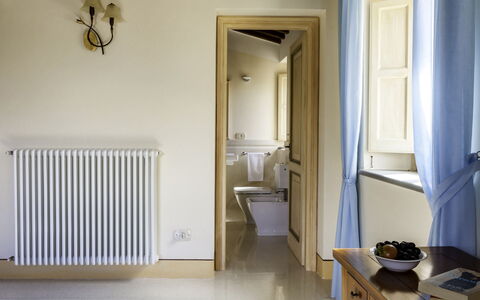 Podere Bella Vista: Interior Design, Flooring, Floor, Room, Molding, Picture Frame, Paint, Wood Stain, Hardwood, Pillow