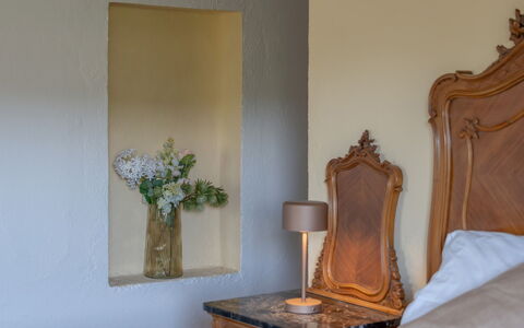 La Piccola Oasi: Interior Design, Room, Wood Stain, Paint, Hardwood, Picture Frame, Lamp, Drawer, Mirror, Plaster