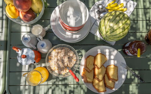 La Piccola Oasi: Food, Tableware, Fruit, Serveware, Dishware, Ingredient, Table, Produce, Plate, Drinkware