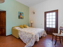 Accommodation:&nbsp;Mandorlo Apartment With Pool, Casole D'elsa