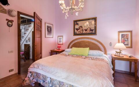 Grace Home, Pool, Wifi, Gambassi Terme: Furniture, Bed, Bedroom, Interior Design, Bedding, Bed Sheet, Wood, Ceiling, Linens, Room