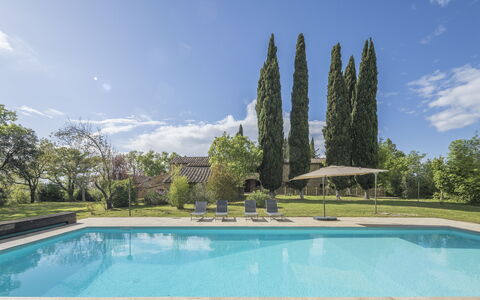 Cottage Monti Pet Friendly With Shared Pool: Blue, Tree, Land Lot, Garden, Swimming Pool, Shade, Landscaping, Lawn, Estate, Yard