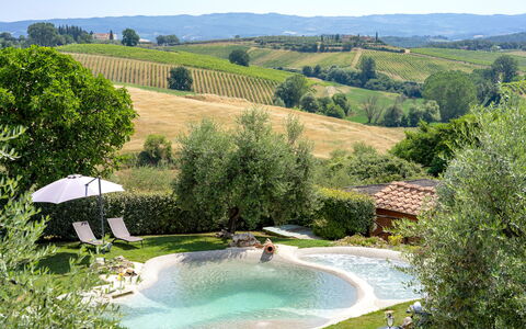 Villa Elsa di Bibbiano Pool, Sauna and View: Swimming Pool, Residential Area, House, Garden, Resort, Estate, Backyard, Outdoor Furniture, Eco Hotel, Hacienda