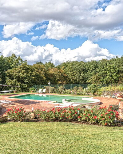 Dimora Di Castroncello: Swimming Pool, Garden, Resort, Landscaping, Lawn, Park, Shade, Yard, Backyard, Eco Hotel