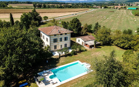 Villa Amelia: Building, House, Residential Area, Home, Swimming Pool, Estate, Human Settlement, Farmhouse, Cottage, Lawn