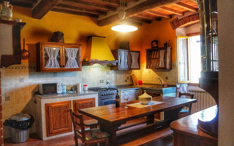 Agriturismo Casa Da Pietro: Furniture, Interior Design, Flooring, Kitchen, Wood, Floor, Ceiling, Cabinetry, Room, Table