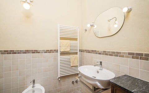 Casa Lavanda, Ac, Wifi, Narni: Flooring, Floor, Interior Design, Bathroom, Plumbing Fixture, Ceiling, Plumbing, Tile, Room, Tap