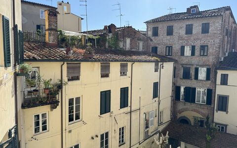 Anna: Wall, Building, Window, Neighbourhood, Apartment, Town, Residential Area, Urban Design, Mixed-Use, Condominium