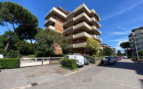 Suite Vogel: Building, Apartment, Residential Area, Facade, City, Neighbourhood, Condominium, Urban Design, Human Settlement, Balcony