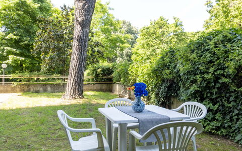 Suite Vogel: Furniture, Outdoor Furniture, Chair, Shade, Garden, Outdoor Table, Lawn, Backyard, Yard, Landscaping