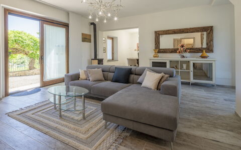 Villetta Cafaggio, Ac, Wifi, Panzano In Chianti: Furniture, Couch, Interior Design, Flooring, Floor, Living Room, Wood, Ceiling, Room, Home