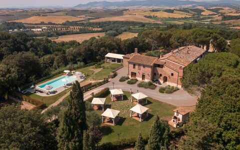 Tenuta i Mandorli, Pool, Wifi, Peccioli: Estate, Mansion, Villa, Hacienda, Swimming Pool, Resort, Farmhouse, Food, Hotel, Courtyard