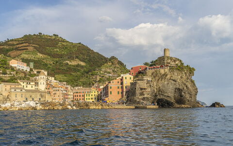 Bonaria Boutique House Ac, Wifi, Cinque Terre: Coast, Rock, Coastal And Oceanic Landforms, Sea, Tourist Attraction, Promontory, Cliff, Headland, Klippe, Outcrop