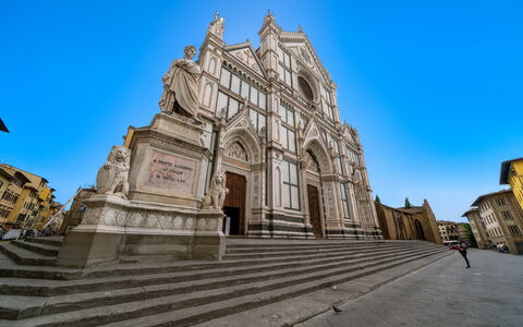 San Cristofano Blu Apartment Santa Croce, Florence: Sky, Facade, Landmark, Place Of Worship, Church, Medieval Architecture, Morning, Tourist Attraction, Holy Places