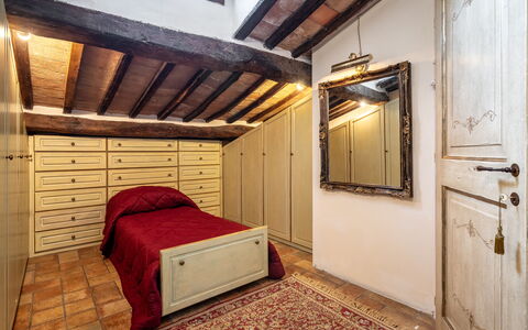Portanuova Home, Colle Val D'elsa: Wall, Flooring, Interior Design, Wood, Floor, Ceiling, Bedroom, Furniture, Bed, Room