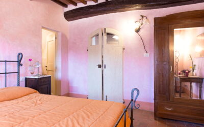 Lilla: Furniture, Interior Design, Wall, Flooring, Bedroom, Wood, Floor, Bed, Ceiling, Room