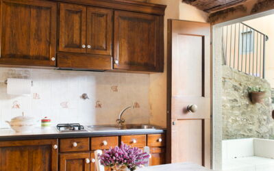 Canto al Sole: Furniture, Interior Design, Flooring, Wood, Cabinetry, Kitchen, Countertop, Floor, Table, Ceiling