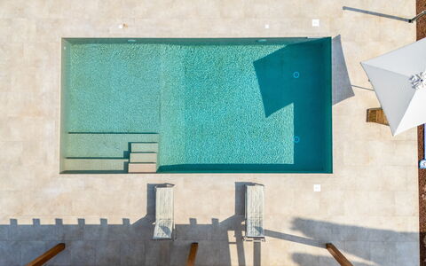 Villa Leone Reale: Blue, Swimming Pool, Composite Material, Tile