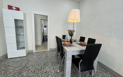 Il Cervo In Città: Flooring, Furniture, Floor, Interior Design, Home, Room, Chair, Apartment, Living Room