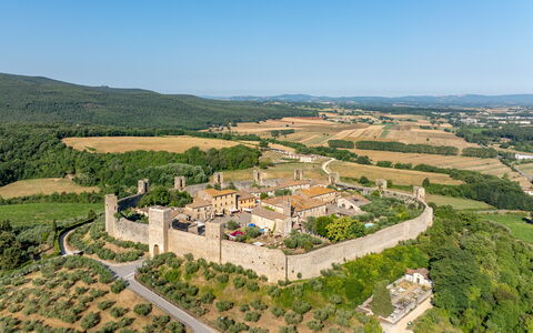 Casa La Cedrina, Pool, Lornano: Landscape, Village, Bird'S-Eye View, Aerial Photography, Landscaping, Fortification, Plantation, Castle