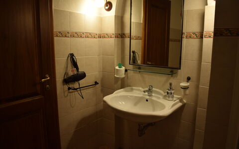 Oasi Della Pergola: Bathroom Sink, Plumbing Fixture, Sink, Bathroom, Tap, Interior Design, Flooring, Plumbing, Floor, Mirror