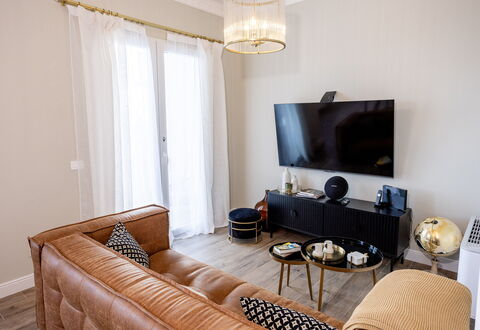 Casa Coccinella: Furniture, Interior Design, Flooring, Couch, Living Room, Wood, Floor, Room, Home, Apartment