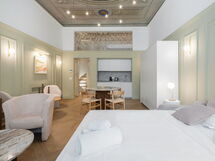 Accommodation:&nbsp;Deservi Elegant Apt. Donatello