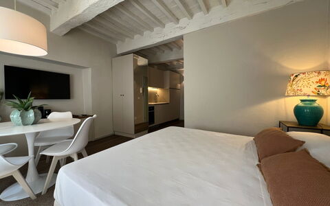 Guelfa 60: Interior Design, Bedroom, Ceiling, Bed, Furniture, Floor, Bed Sheet, Flooring, Bedding, Room