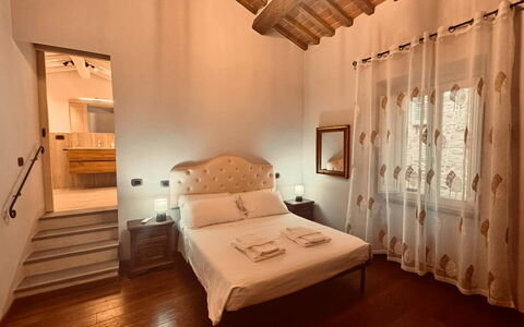 Casa Castelli: Wall, Wood, Interior Design, Floor, Flooring, Furniture, Ceiling, Bed, Bedroom, Lighting