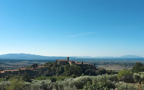 Your Tuscan Retreat: Sky, Nature, Horizon, Vegetation, Landscape, Grassland, Summer, Ecoregion, Rural Area, Land Lot