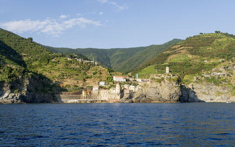 Casa Dolly, Monterosso 5 Terre: Mountain, Mountainous Landforms, Body Of Water, Hill, Coast, Highland, Terrain, Coastal And Oceanic Landforms, Rock, Landscape