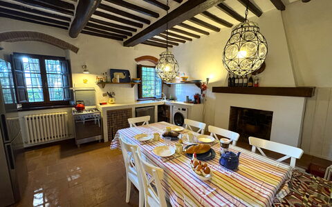 Allo Scoiattolo: Furniture, Interior Design, Table, Wood, Flooring, Kitchen & Dining Room Table, Chair, Room, Lighting, Dining Room