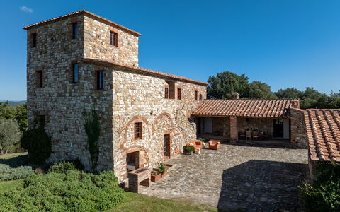 Il Gabbro, Luxury Experience: Wall, Building, Architecture, Facade, House, Landscape, Rural Area, Stone Wall, Estate, Door