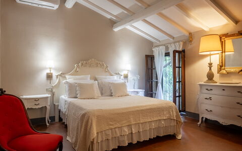 Podere la Botte, Pool, Lari: Furniture, Bed, Interior Design, Bedroom, Bedding, Bed Sheet, Textile, Linens, Floor, Flooring