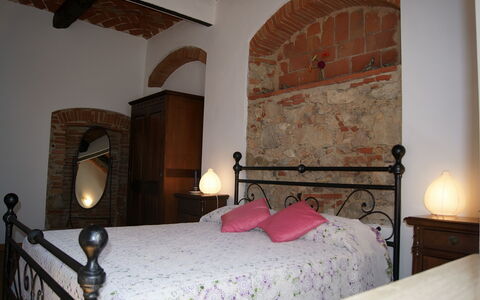 Appartamento Lavanda Seaside and Pool: Wall, Furniture, Bedroom, Bed, Interior Design, Bed Sheet, Bedding, Ceiling, Bed Frame, Room