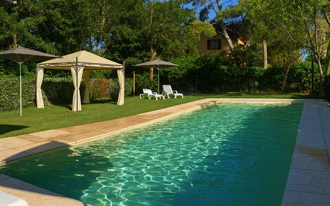 Appartamento Papavero Seaside and Pool: Swimming Pool, Resort, Shade, Backyard, Garden, Eco Hotel, Leisure, Landscaping, Hacienda, Water Feature