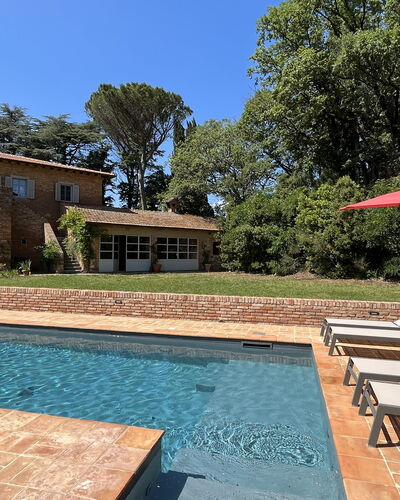 Casale Il Rondò, Private Pool, Città della Pieve: Swimming Pool, Outdoor Furniture, Furniture, Resort, Residential Area, Sunlounger, Flagstone, Water Feature, Garden