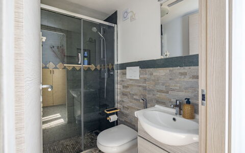 La Torre sul Ponte, Seaview, Garden: Plumbing Fixture, Bathroom, Bathroom Sink, Flooring, Sink, Floor, Interior Design, Tap, Mirror, Toilet