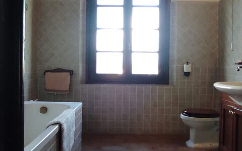 Villa Luce San Miniato: Flooring, Wall, Floor, Interior Design, Plumbing Fixture, Bathroom, Tile, Lighting, Plumbing, Door