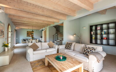 Chalet Superior Azzurro: Furniture, Interior Design, Flooring, Couch, Floor, Wood, Ceiling, Room, Table, Living Room
