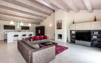 Accommodation:&nbsp;Villa Aquila