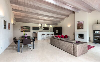 Accommodation:&nbsp;Villa Aquila