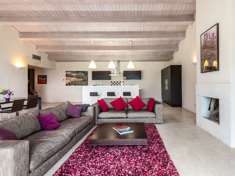 Accommodation:&nbsp;Villa Aquila