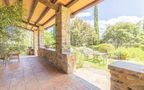 Podere Peteglia: Garden, Shade, Landscaping, Outdoor Structure, Column, Flagstone, Brick, Stone Wall, Wood Stain, Backyard