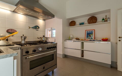 Villa Fior di Roccia: Kitchen, Kitchen Appliance, Kitchen Stove, Major Appliance, Gas Stove, Stove, Countertop, Home Appliance, Interior Design, Cooktop