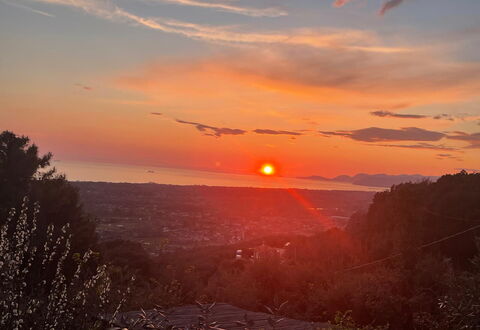 Villa Il Giardino: Sky, Sun, Afterglow, Daytime, Nature, Horizon, Sunset, Orange, Dusk, Branch