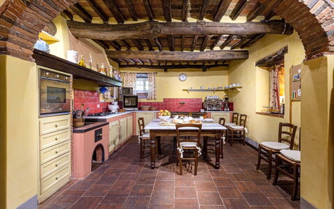 Splendida: Furniture, Interior Design, Flooring, Wall, Wood, Floor, Ceiling, Kitchen, Table, Room