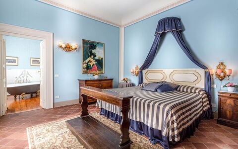 Splendida: Furniture, Interior Design, Bed, Bedroom, Wall, Flooring, Wood, Floor, Bed Sheet, Bedding