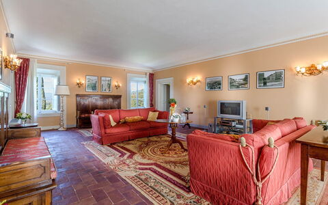 Splendida: Furniture, Interior Design, Ceiling, Couch, Flooring, Home, Floor, Living Room, Room, Apartment