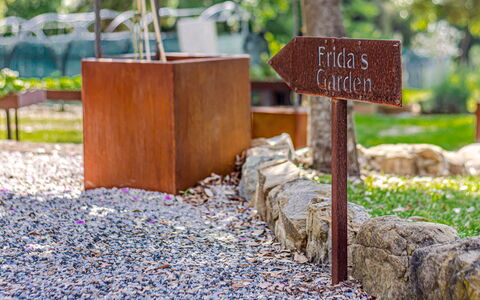 Chateau la Siroque: Wood, Garden, Natural Material, Wood Stain, Rust